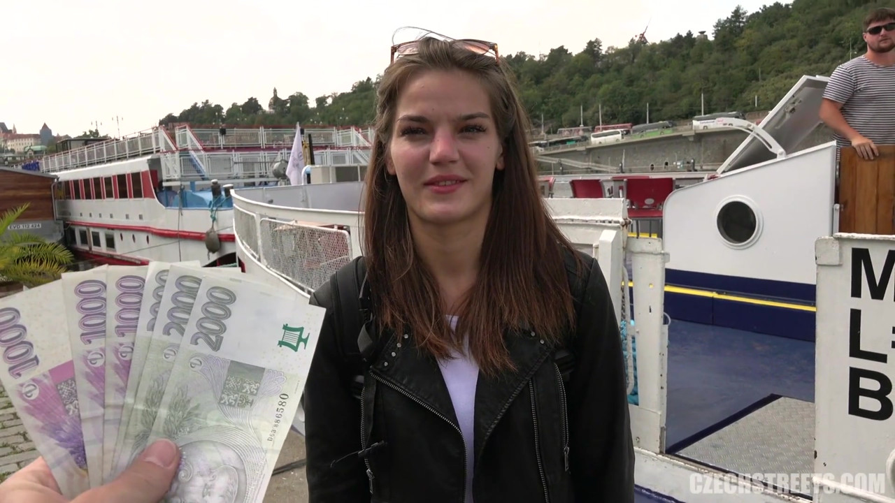 チェコの街 - 史上最もシャイな女の子