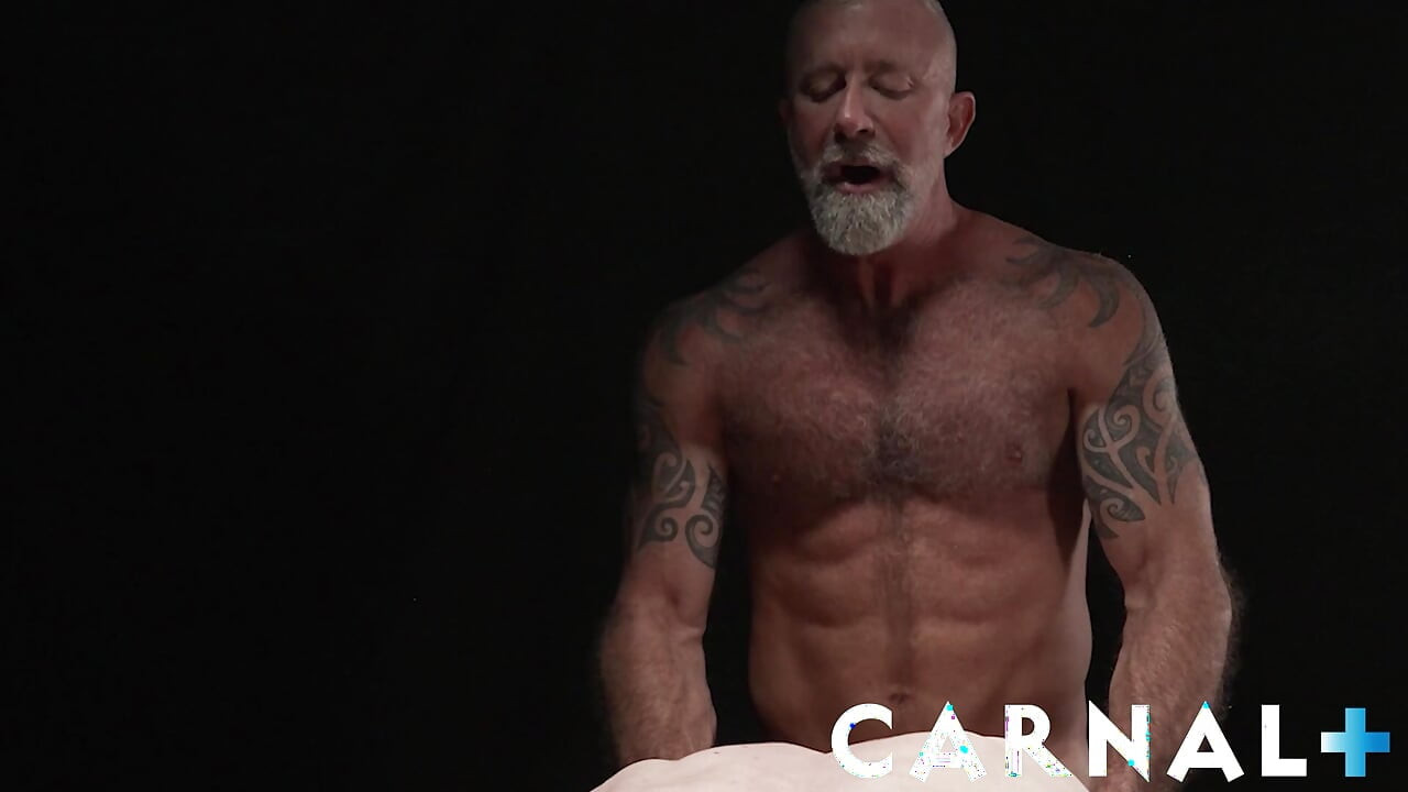 BoyForSale - הילד שג'סי מקבל הערכה לפני שהוא עולה למכירה פומבית