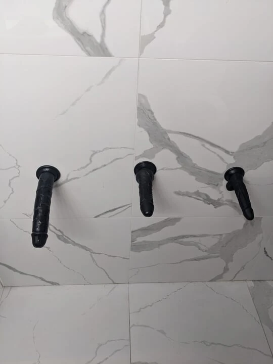Vibrator lung cu piciorul în curul meu strâmt