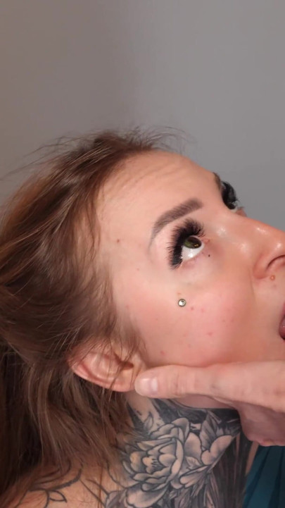 谁说我会只选一个？当我无聊时, 我操了我的继兄弟和他的朋友