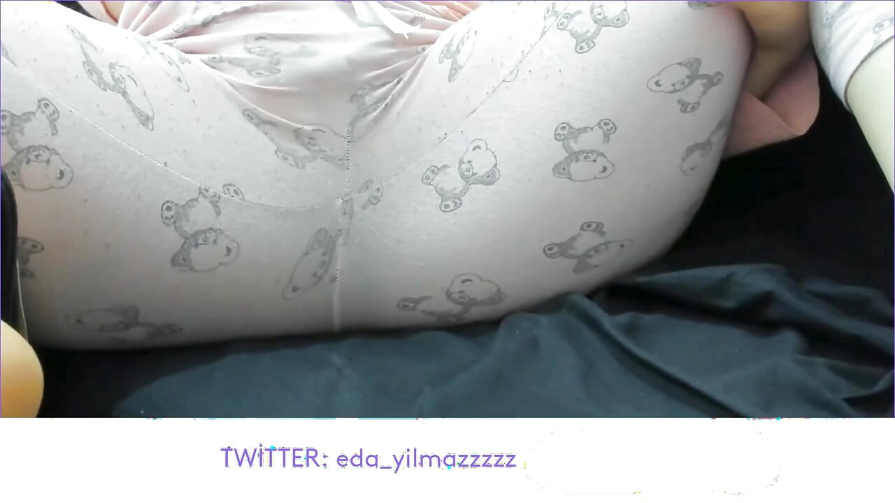 MASTURBAÇÃO DE PIJAMA - CARINHO DE VAGINA DE PIJAMA
