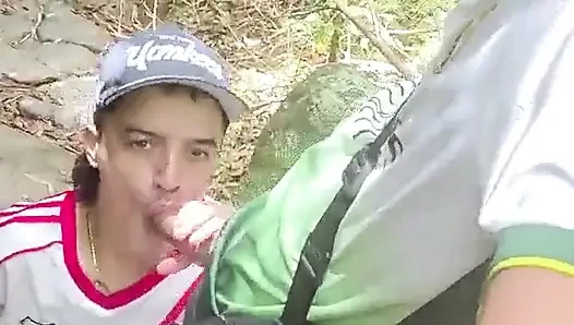 Komşumun kocası sigara içerken beni sikiyor