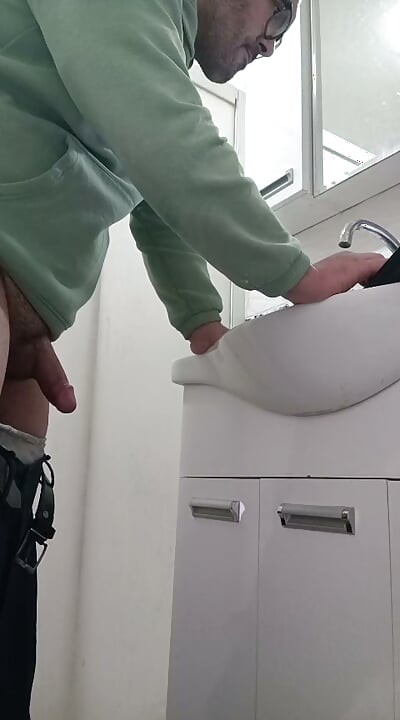 My step cousin realizes that I masturbate next to her and I can't believe her reaction Stranger Touch her Butt with his erectio