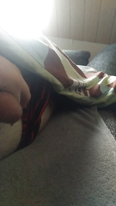 Pancutan mani di sofa kawan