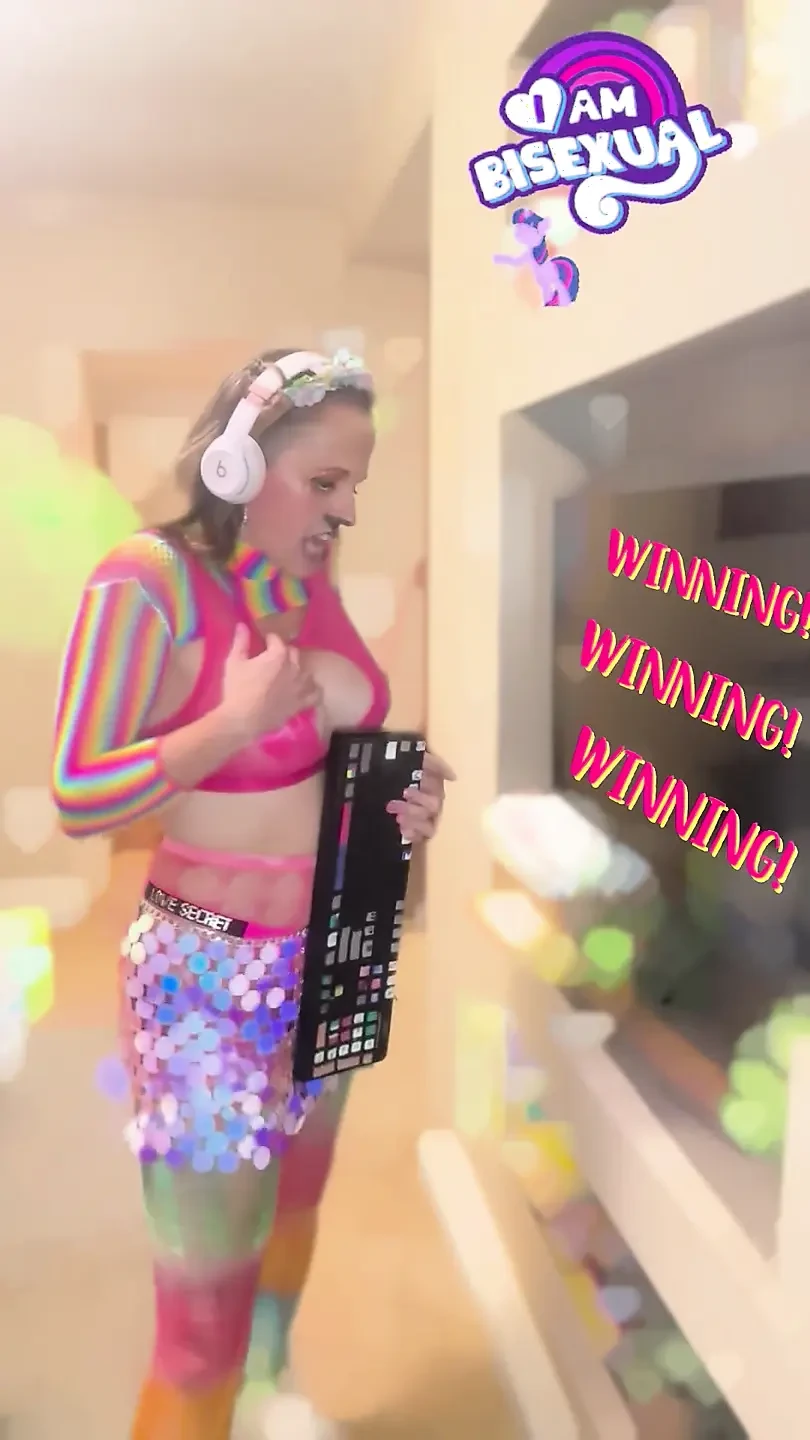 Arguing with Strangers MVLL Crimes featuring Suzy Wylde dancing