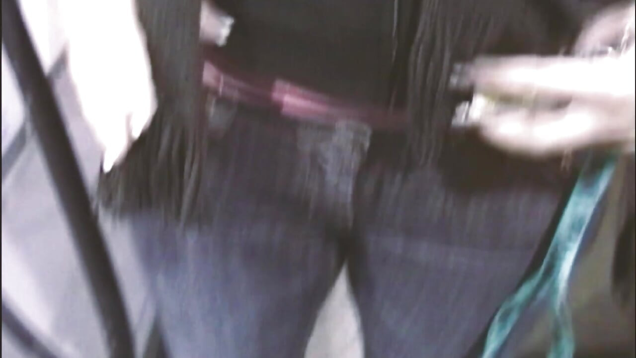 臀部鍛煉場景- 1_ 美麗的大屁股棕髮女郎在她緊窄的小穴裡被內射