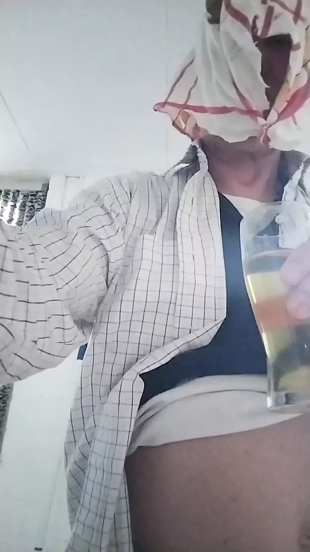 peeing in a glas and drinking it