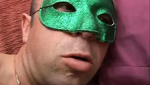 Pasangan amatir memek berbulu ngentot pakai masker