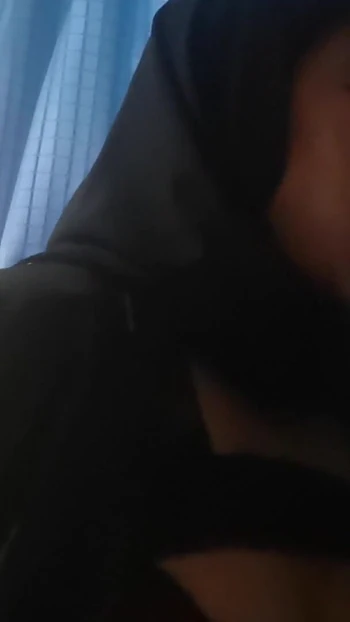 Epic moment from "Indian girl waits for her brother next door to give her a."