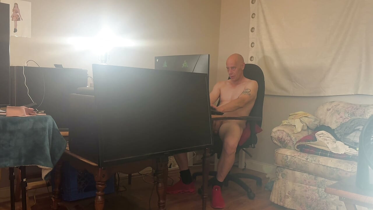 女主人让奴隶变得娇小并吃掉肮脏的混蛋