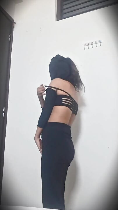 Keseronokan jari Ritu Sharma - melancap di rumah HD eksklusif