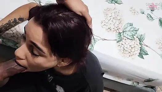 Он пригласил меня в свою комнату и съел мой член, пока я не кончила на его сиськи