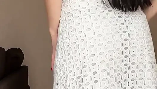 Farklı elbiselerde modellik klibi