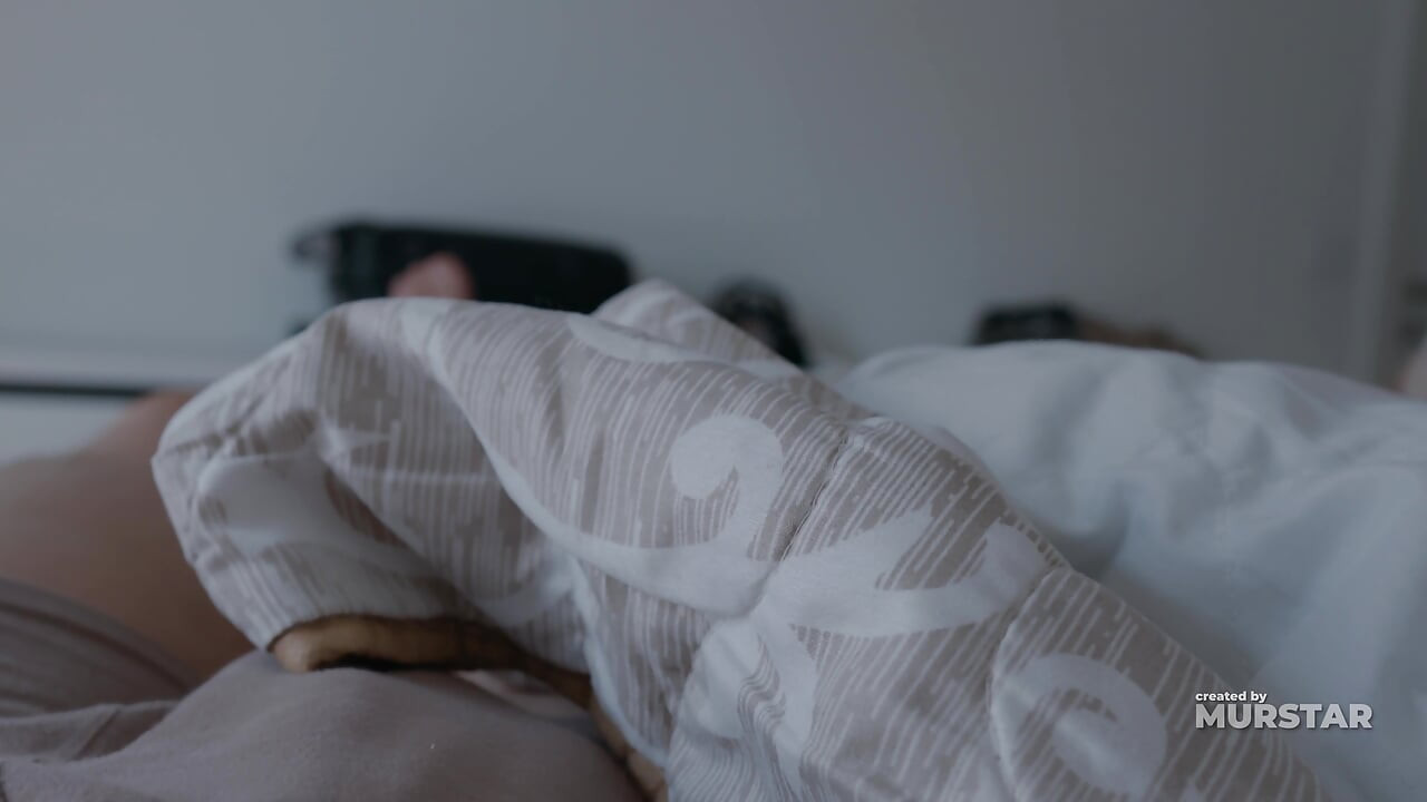 Enteado em Secret Hotel Night: Assistindo madrasta e meia-irmã mudarem leva a sessão tabu proibida após erro de viagra