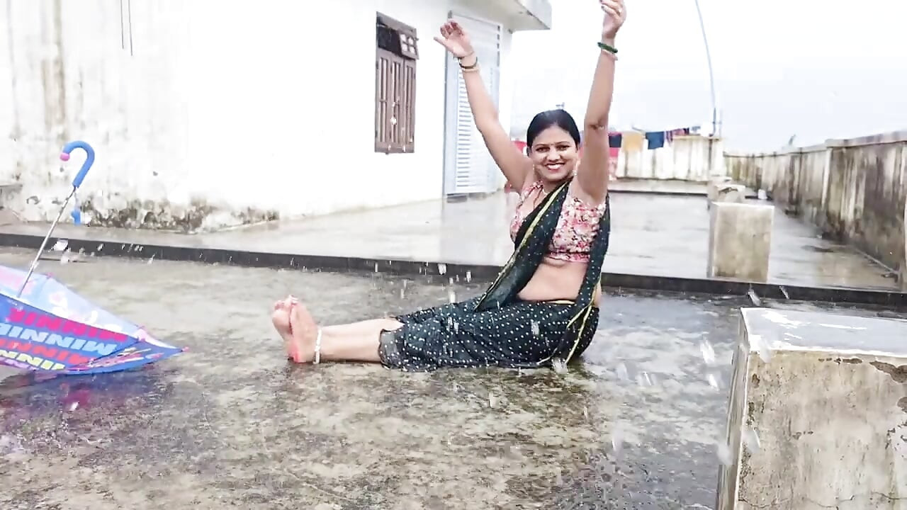 Apne he stepsister ki friend ko virgin pussy fuck kiya or pussy ros nikal kar jiv se chata,gud ki ros pilaya..