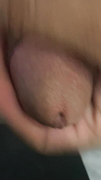 Ein großes monster steht hart in der zehen, um es heraus zu lutschen, diesen ekelhafter schleim, wer will das trinken, ich bin in ordnung