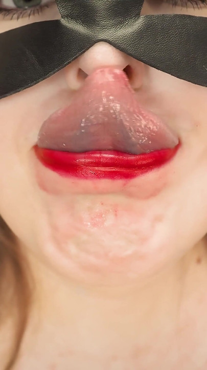 Długi język, fetysz usta