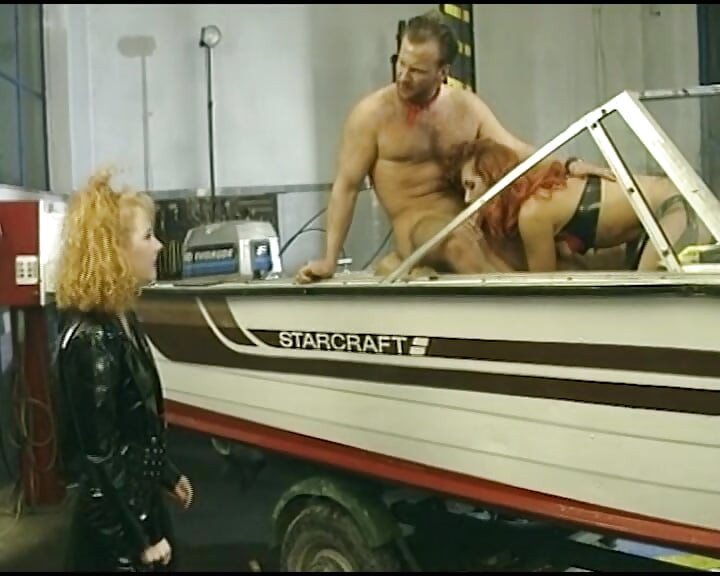 สาวเยอรมันโดนเย็ดหีก่อนเล่นกับของเล่น