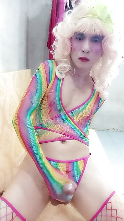 Oanh Le transgender wearing sexy clothes porn selfie to the top