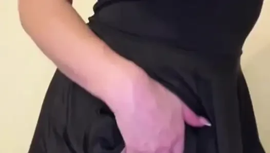 Büyük memeli üvey anne amına mastürbasyon yapıyor ve iki yarağı emiyor
