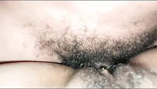 Desi wife fucks her juicy pussy