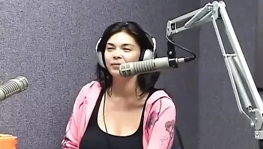 Wawancara Radio di Honolulu Menampilkan Tera Patrick