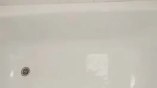 Pencereye işiyor ve boşalıyor