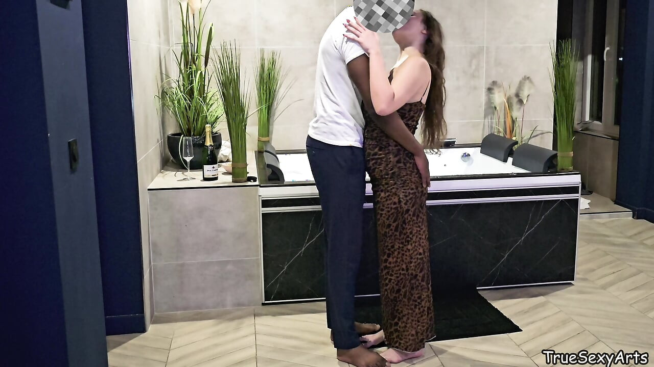 Jacuzzi Suprise for a Hot Voluptuous Brunette - Amber Bloom 4K