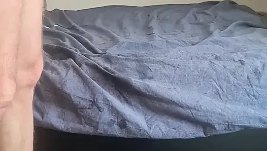 Yalnız gay twink büyük piramidin dildosunu alıyor - aşırı anal esnetme
