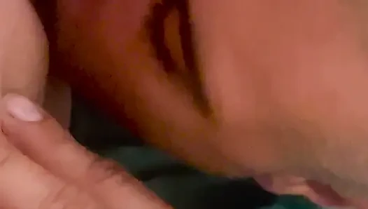 Pria latino seksi jilat wanita cantik bertato