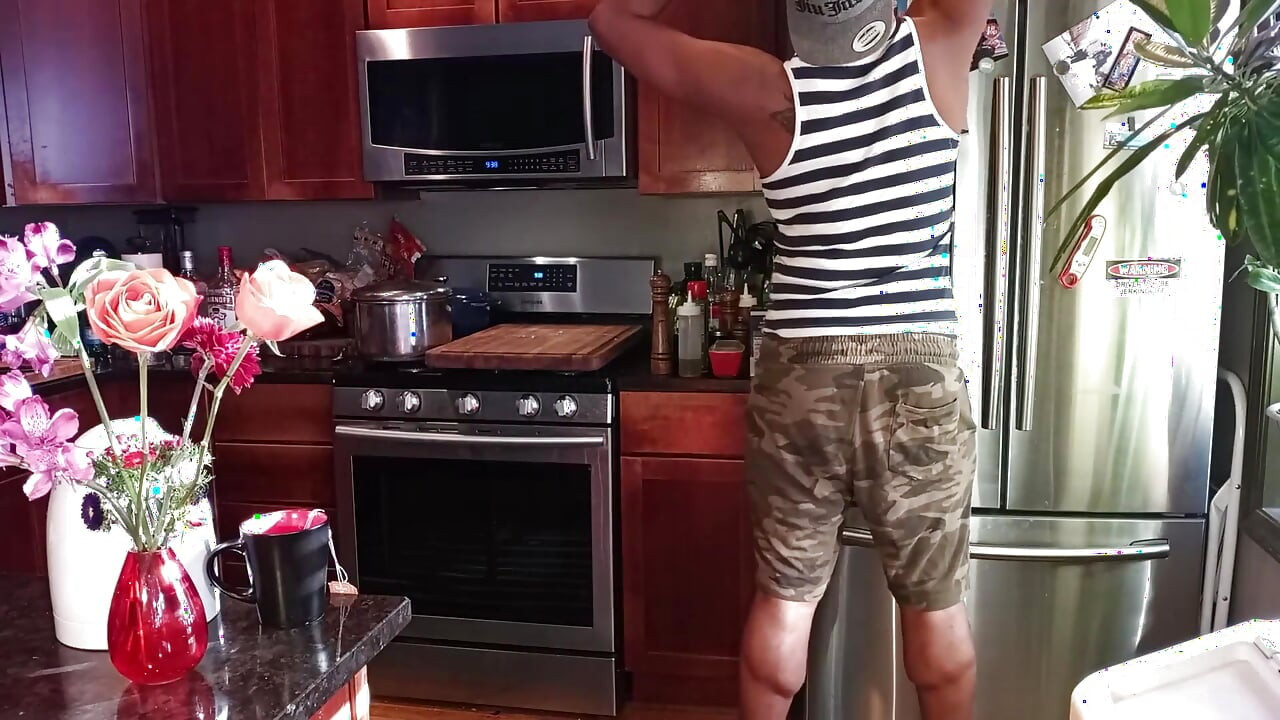 Kenniejai Jerks off in the Kitchen for You!