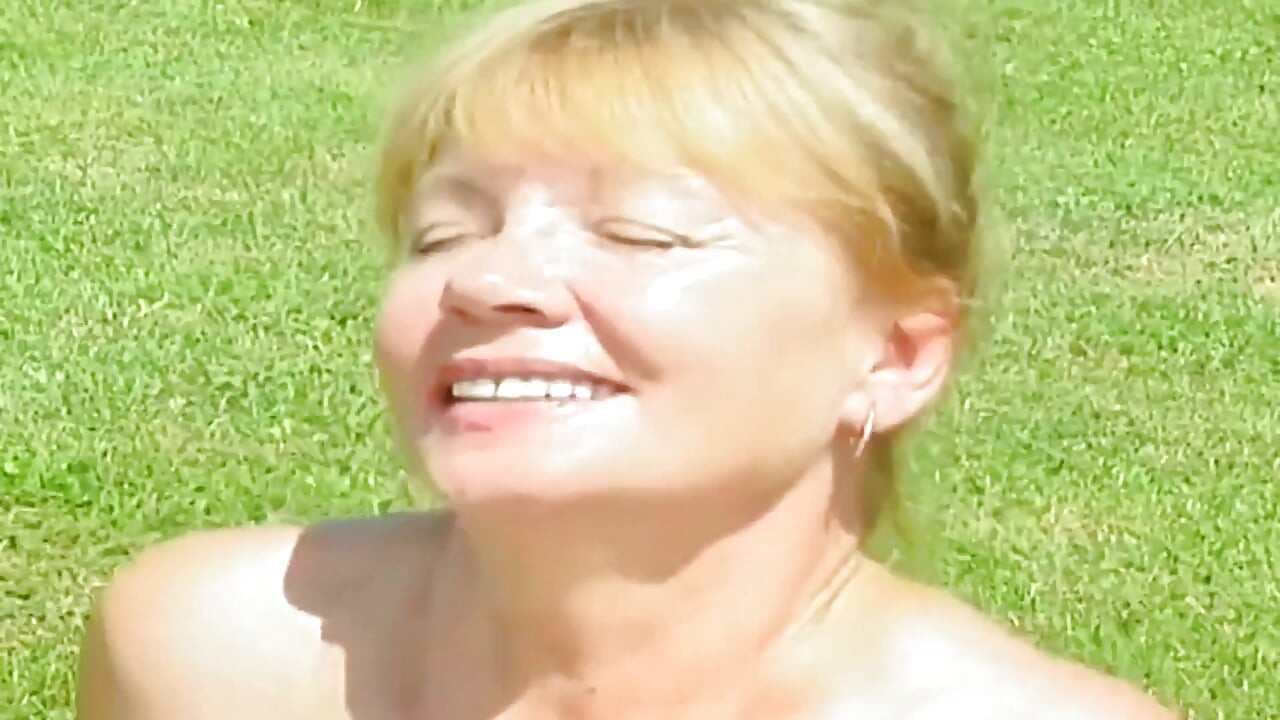 Mais velha madura cena 4 - loira gordinha madura fodendo na piscina