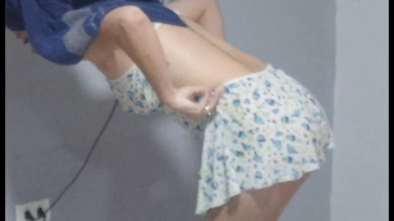 I Welcomed the Cable TV Technician Without Panties and Gave Him My Pussy Without a Condom!