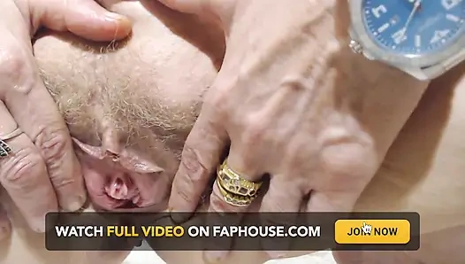 Weibliche öffnet Arsch und Muschi gut