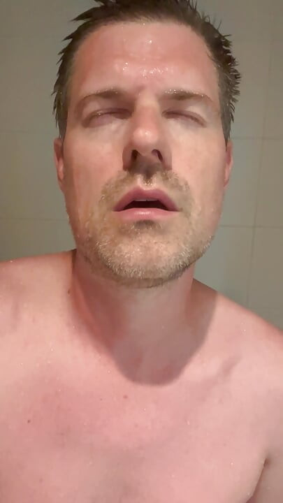 Thomas Renneberg - Shower - Exposed - Sexy - Cumming