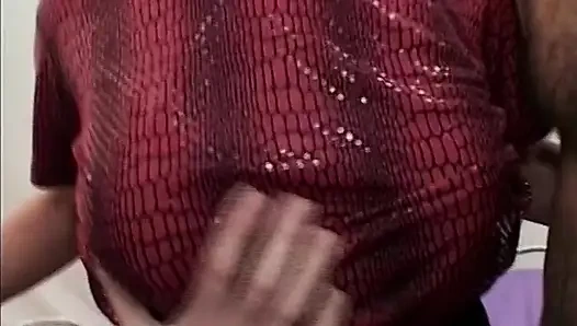 Geile blonde MILF gefingert und zu explosivem orgasmus bezeugt