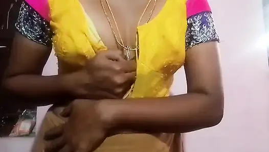 Tamil kız lavanya striptiz göğüslerini gösteriyor
