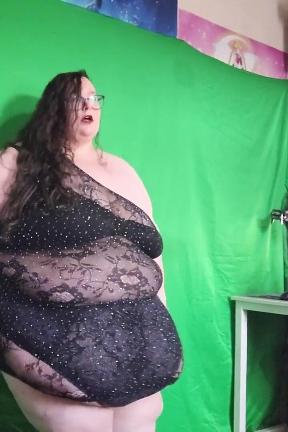 SSBBW Sensual Movements and Strip
