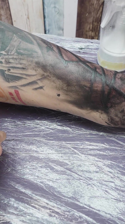 Big Boobed Tattoo Girl Gets Anal Fuck During a Tattoo Session - Gaping and ATM