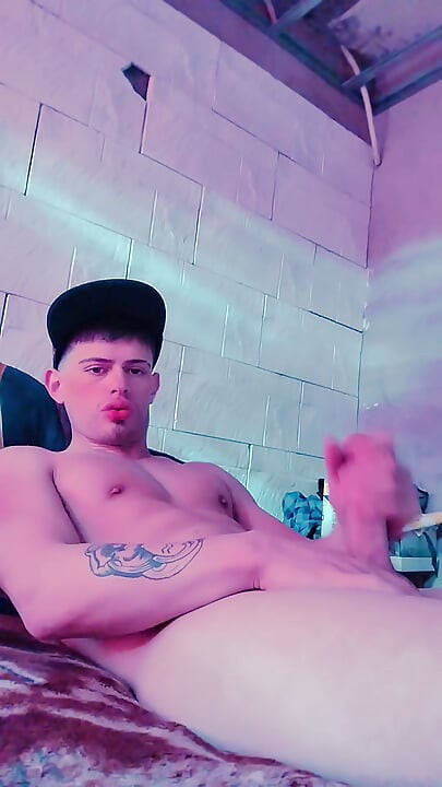 I masturbate in my friend's room until I ejaculate