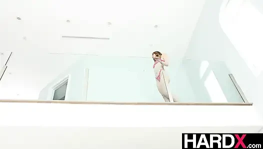 HARDX - красотка-брюнетка Della Cate занимается сладкой любовью со своим лучшим другом с большим хуем