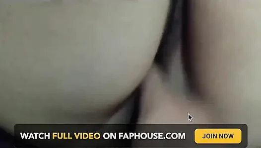 Cewek sange ini lagi asik mainin memeknya sampai muncrat berujung dengan seks liar