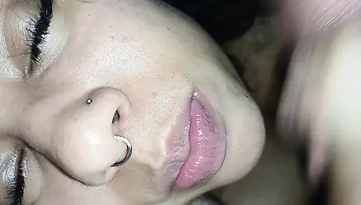 Yüzüne boşalma, bu kaltağın güzel yüzüne boşalma