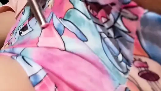 Nanny masturbiert und zeigt ihre nassen tangas