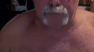 Tati se masturbează