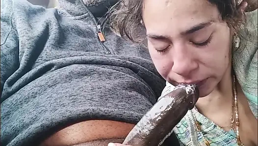 Riskli halka açık araba servisi - sokak fahişesi gırtlağına kadar sert sikiliyor