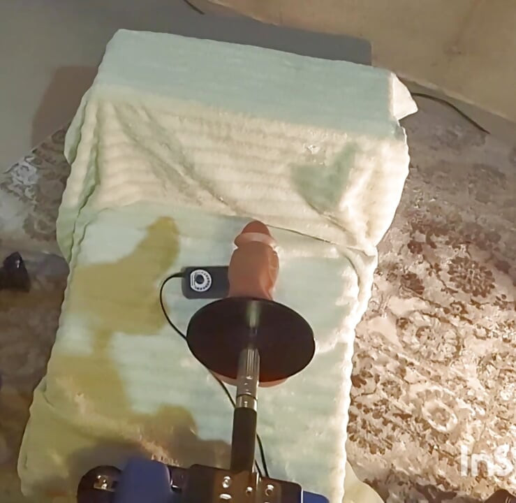 Oskudno donje rublje s debelim dildom