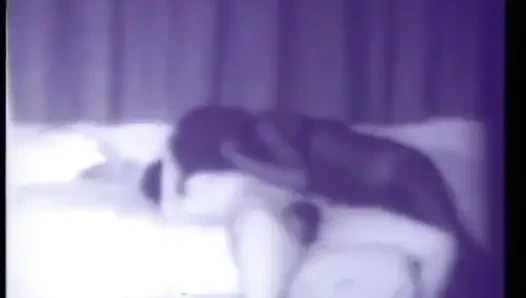 Retro dreier mit geiler schwarz-weiß-milf und strapon-dildo (Kein audio, sondern musik)