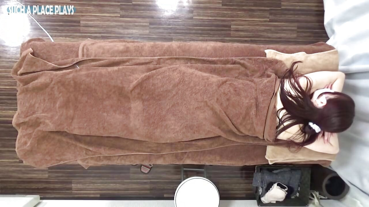 Uncensored Raw Creampie, a Beautiful and Elegant Office Lady Returns, Drawn to Hot Oil and Her Irresistible Scent