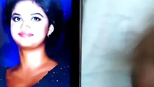 Keeethi suresh döl üzerinde